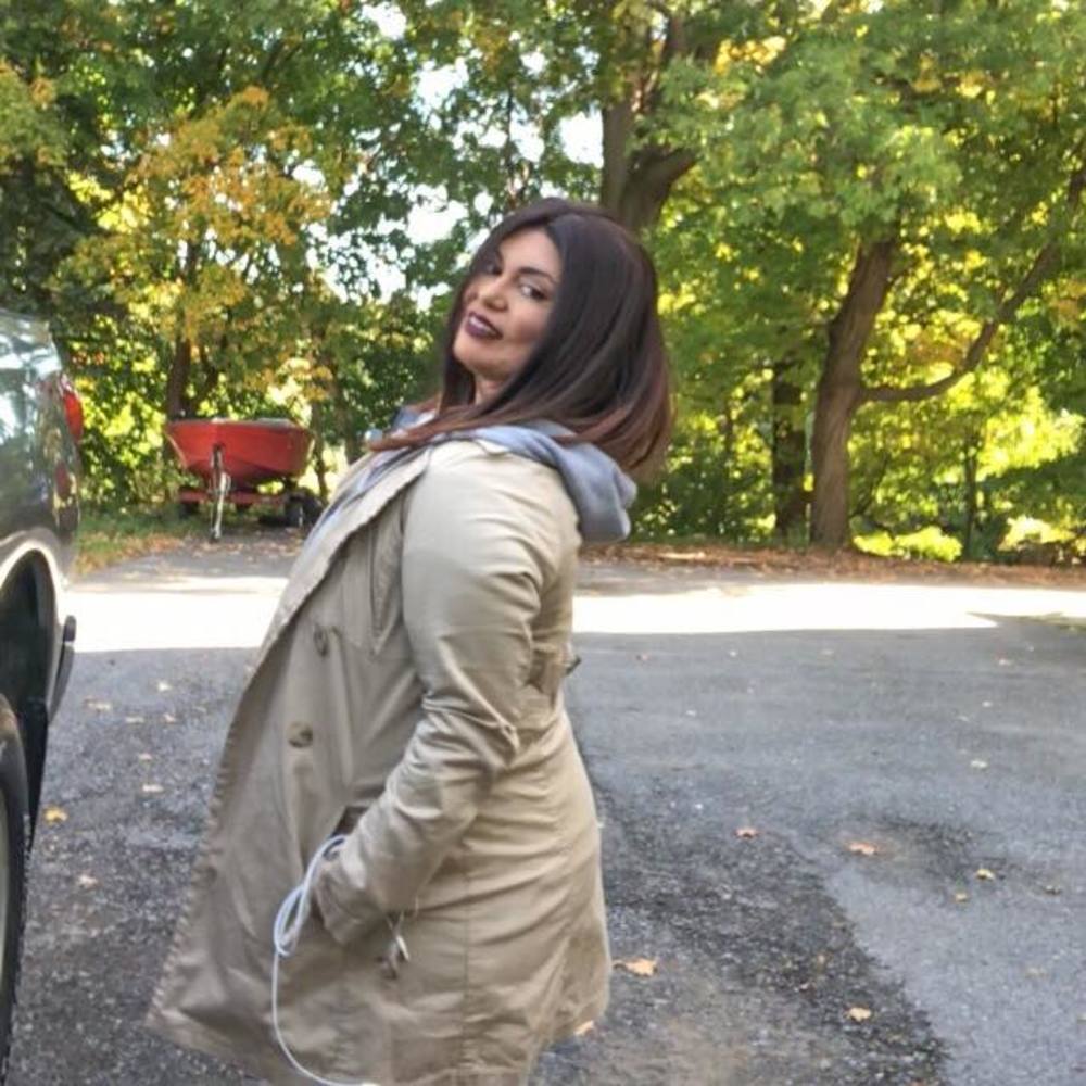 Meet your Posher, Esmeralda